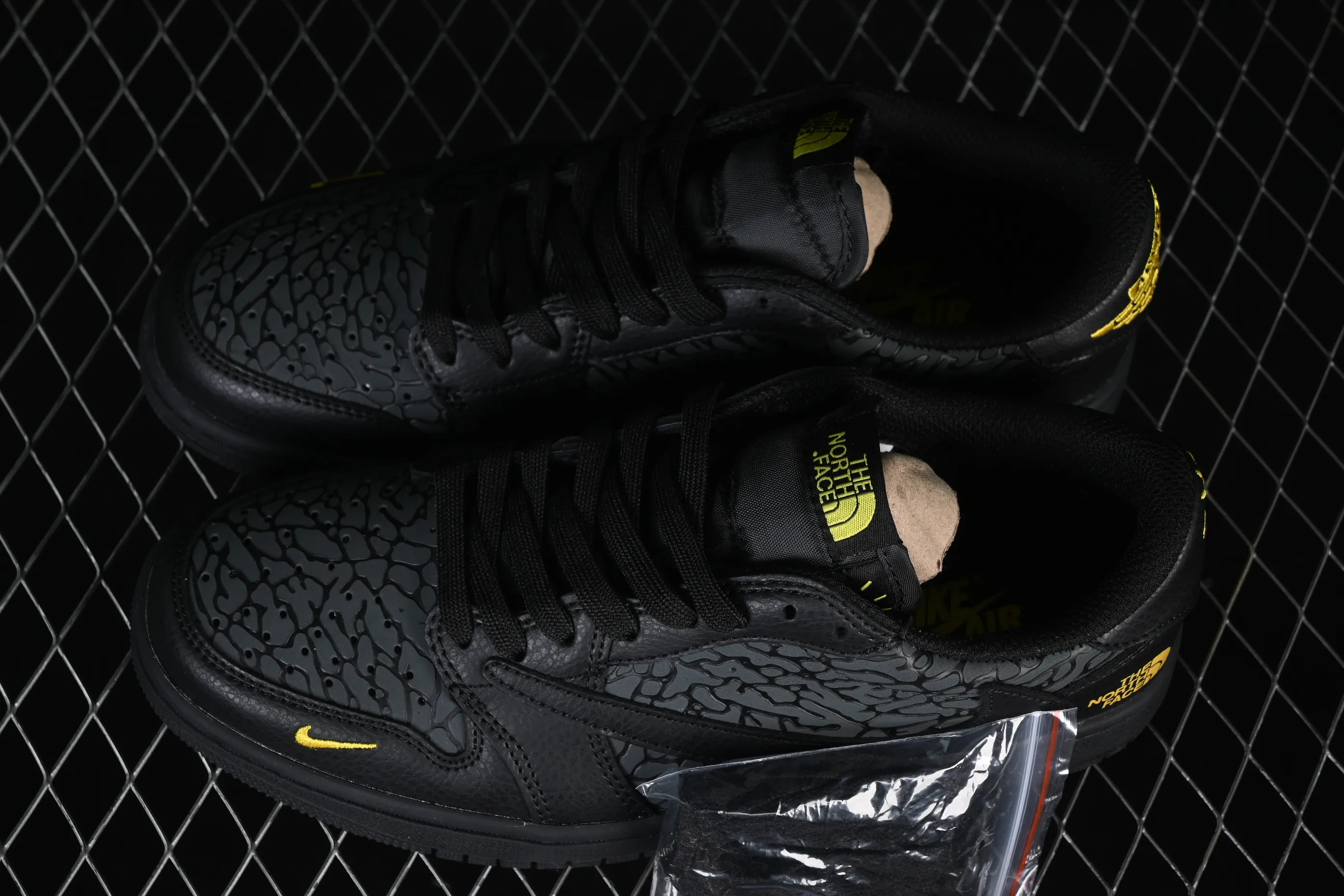 All categories Air Jordan Jordan series basketball shoes Air Jordan 1 Low High-end customized low-top sneakers Travis Scott x Fragment Design x Air Jordan 1 Low OG SP AJ1 Joe 1 black gold low-top cultural casual sneakers DZ5899-043